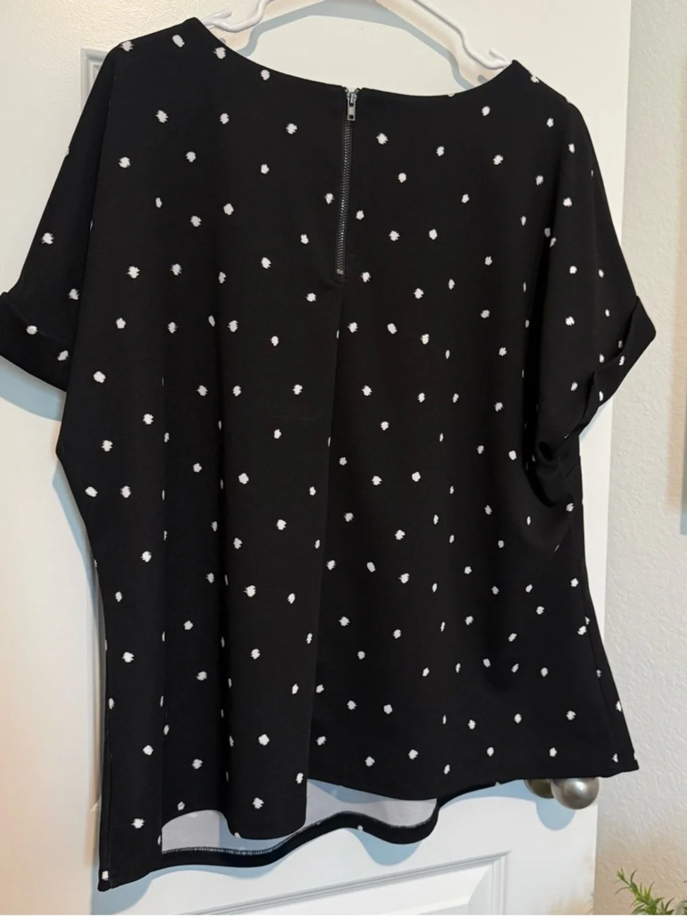 MELLODAY Black Blouse with White Dot Print Size 1X - Picture 4 of 5